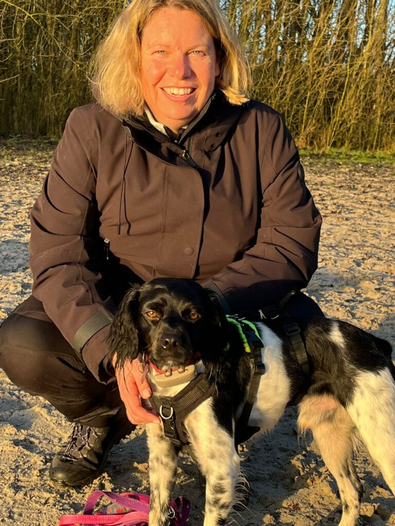 Met herplaatser Loewi op het strand